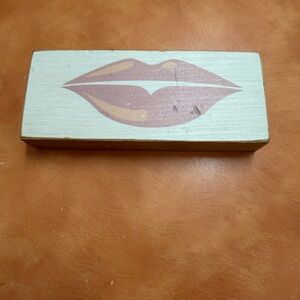 Chic Lip Design Wooden Block Decor